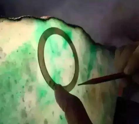 冰种紫罗兰翡翠手镯价格紫罗兰翡翠手镯描述-第11张图片-翡翠网 冰种紫罗兰翡翠手镯价格紫罗兰翡翠手镯描述-第11张图片-翡翠网