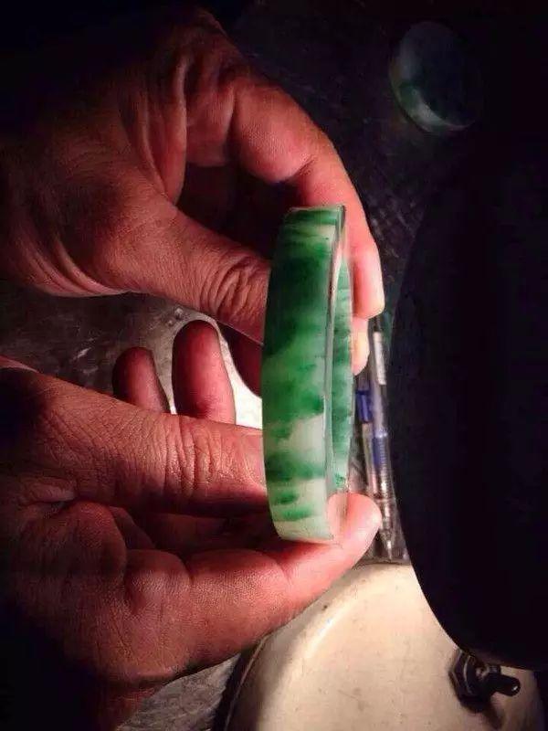 冰种紫罗兰翡翠手镯价格紫罗兰翡翠手镯描述-第14张图片-翡翠网 冰种紫罗兰翡翠手镯价格紫罗兰翡翠手镯描述-第14张图片-翡翠网