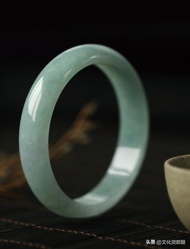 翡翠手镯形状泥鳅背翡翠手镯 形状
