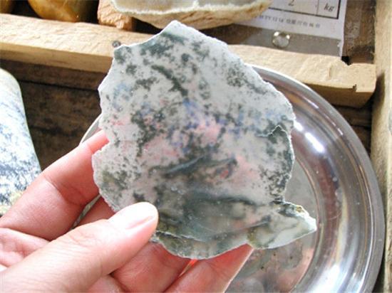 莫西沙翡翠原石皮壳特征莫西沙翡翠原石图片-第3张图片-翡翠网 莫西沙翡翠原石皮壳特征莫西沙翡翠原石图片-第3张图片-翡翠网