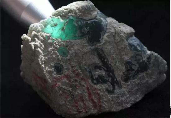 莫西沙翡翠原石皮壳特征莫西沙翡翠原石图片-第9张图片-翡翠网 莫西沙翡翠原石皮壳特征莫西沙翡翠原石图片-第9张图片-翡翠网