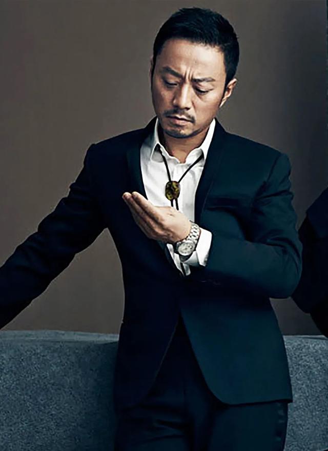 男人戴翡翠手镯男人送女人翡翠手镯-第5张图片-翡翠网 男人戴翡翠手镯男人送女人翡翠手镯-第5张图片-翡翠网