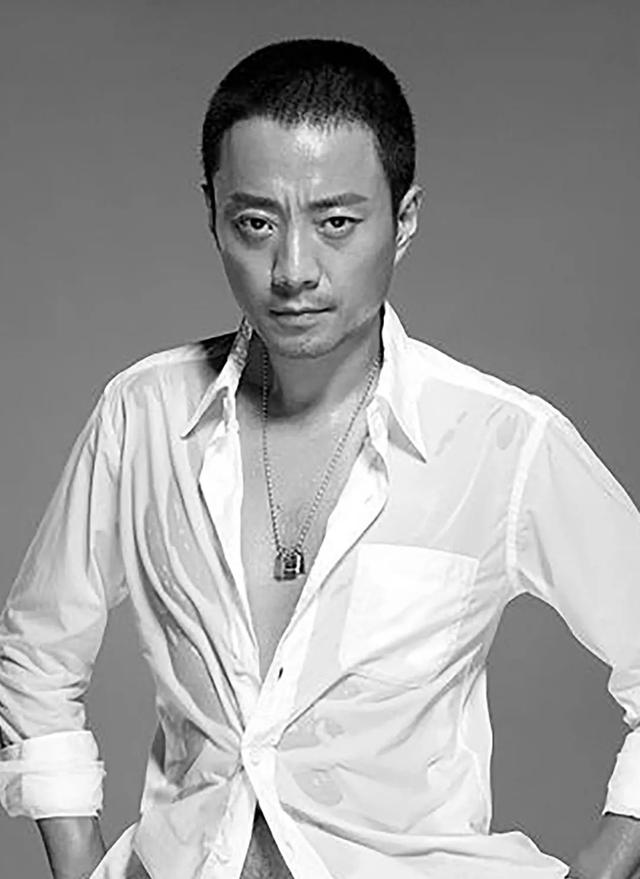 男人戴翡翠手镯男人送女人翡翠手镯-第7张图片-翡翠网 男人戴翡翠手镯男人送女人翡翠手镯-第7张图片-翡翠网