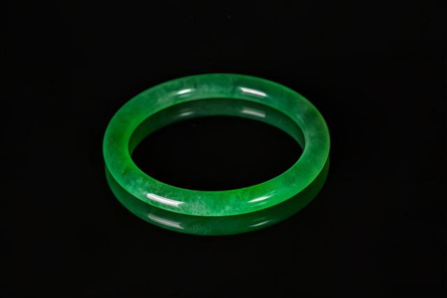 缅甸翡翠手镯简介缅甸之旅直播间翡翠手镯能买吗-第1张图片-翡翠网 缅甸翡翠手镯简介缅甸之旅直播间翡翠手镯能买吗-第1张图片-翡翠网