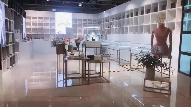 包含翡翠货架摆满原石视频的词条-第6张图片-翡翠网 包含翡翠货架摆满原石视频的词条-第6张图片-翡翠网