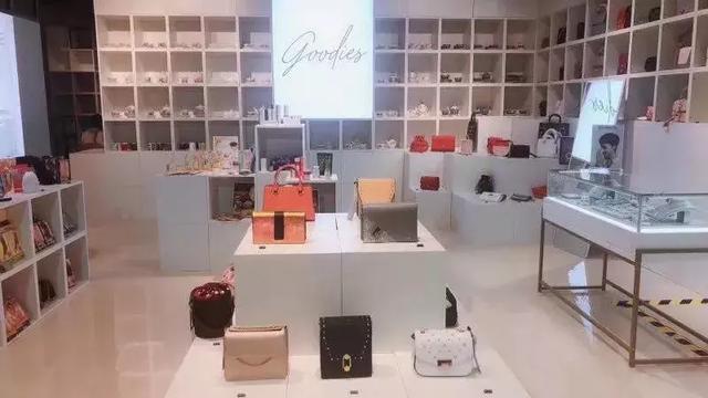 包含翡翠货架摆满原石视频的词条-第7张图片-翡翠网 包含翡翠货架摆满原石视频的词条-第7张图片-翡翠网