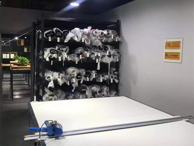 包含翡翠货架摆满原石视频的词条-第12张图片-翡翠网 包含翡翠货架摆满原石视频的词条-第12张图片-翡翠网