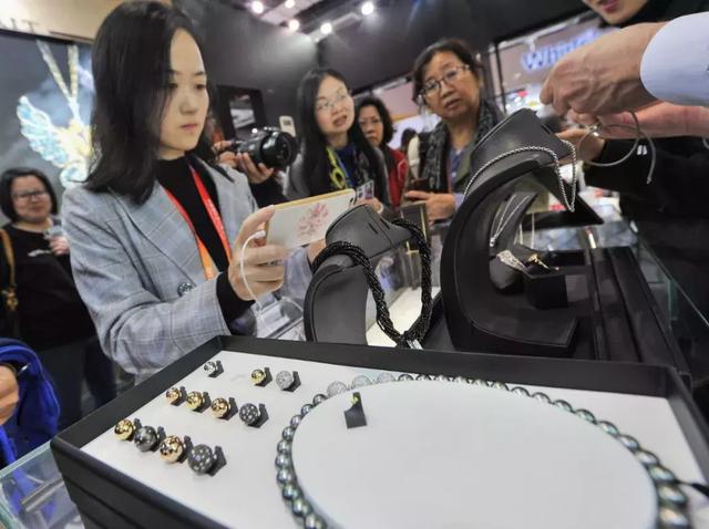 包含翡翠货架摆满原石视频的词条-第14张图片-翡翠网 包含翡翠货架摆满原石视频的词条-第14张图片-翡翠网