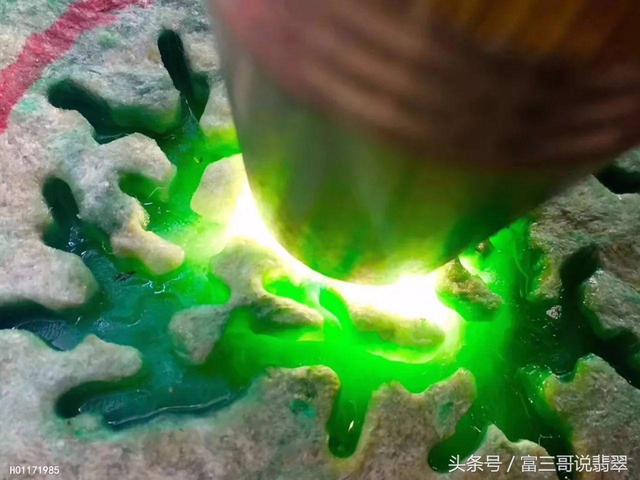 翡翠精品原石,缅甸为什么那么多翡翠原石-第5张图片-翡翠网 翡翠精品原石,缅甸为什么那么多翡翠原石-第5张图片-翡翠网