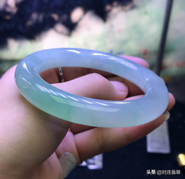 黑色翡翠手镯黑色翡翠手镯好看吗-第3张图片-翡翠网 黑色翡翠手镯黑色翡翠手镯好看吗-第3张图片-翡翠网