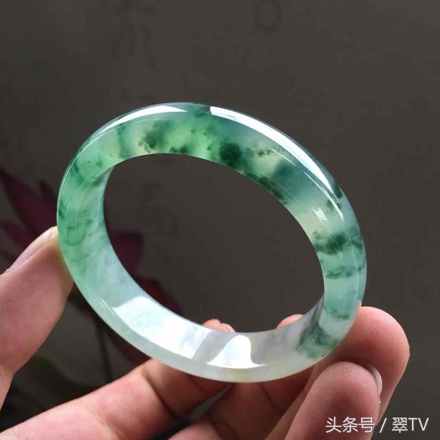 翡翠原石水头长短,翡翠原石水头-第1张图片-翡翠网 翡翠原石水头长短,翡翠原石水头-第1张图片-翡翠网