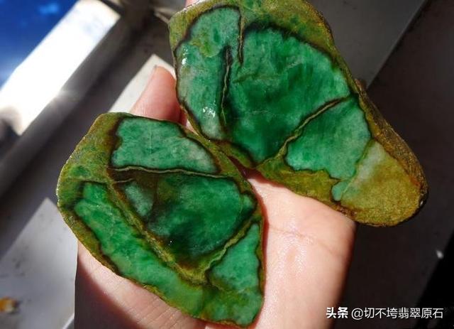 翡翠原石行话图片,龙石种翡翠原石图片-第16张图片-翡翠网 翡翠原石行话图片,龙石种翡翠原石图片-第16张图片-翡翠网