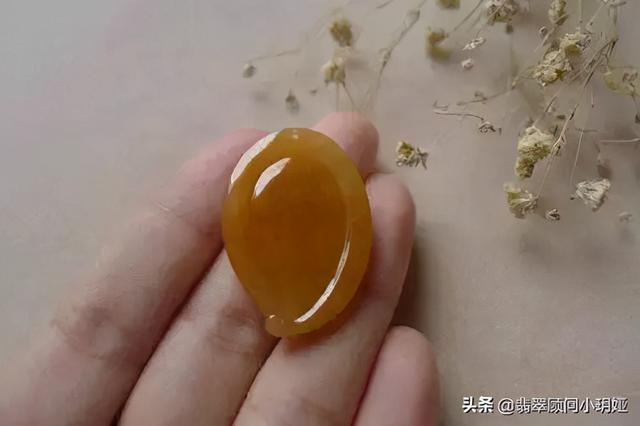 黄翡翠手镯价格及图片大全,黄翡翠带绿手镯价格-第2张图片-翡翠网