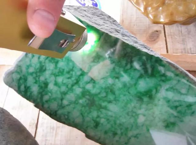 冰豆种翡翠价格豆种翡翠原石价格-第7张图片-翡翠网 冰豆种翡翠价格豆种翡翠原石价格-第7张图片-翡翠网