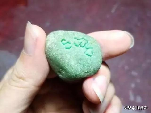 小的翡翠原石多少钱,翡翠原石能卖多少钱-第2张图片-翡翠网 小的翡翠原石多少钱,翡翠原石能卖多少钱-第2张图片-翡翠网