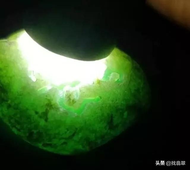 小的翡翠原石多少钱,翡翠原石能卖多少钱-第4张图片-翡翠网 小的翡翠原石多少钱,翡翠原石能卖多少钱-第4张图片-翡翠网