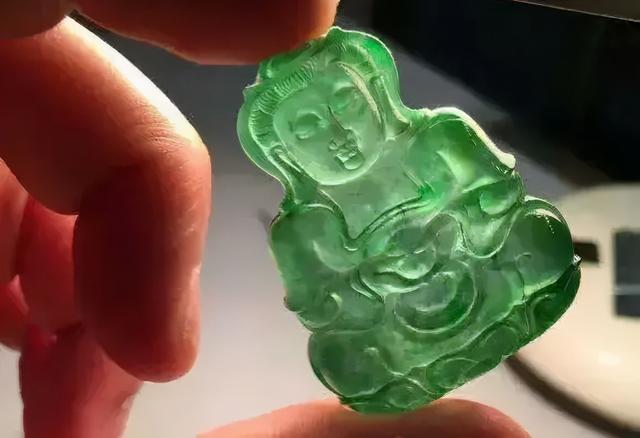 关于翡翠手镯厚好还是薄好的信息-第6张图片-翡翠网 关于翡翠手镯厚好还是薄好的信息-第6张图片-翡翠网