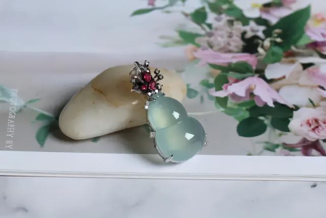 关于翡翠手镯厚好还是薄好的信息-第10张图片-翡翠网 关于翡翠手镯厚好还是薄好的信息-第10张图片-翡翠网