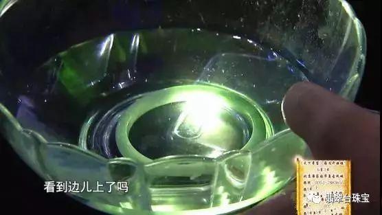 翡翠原石有小水泡吗,翡翠原石用水泡着好吗-第7张图片-翡翠网 翡翠原石有小水泡吗,翡翠原石用水泡着好吗-第7张图片-翡翠网