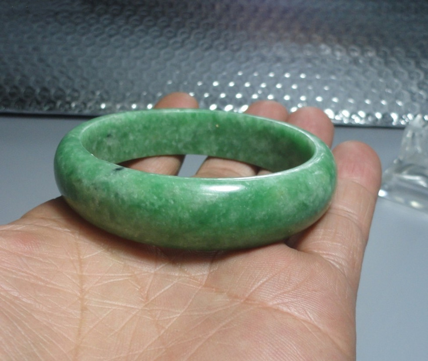 豆色翡翠手镯价格豆色翡翠手镯-第2张图片-翡翠网 豆色翡翠手镯价格豆色翡翠手镯-第2张图片-翡翠网