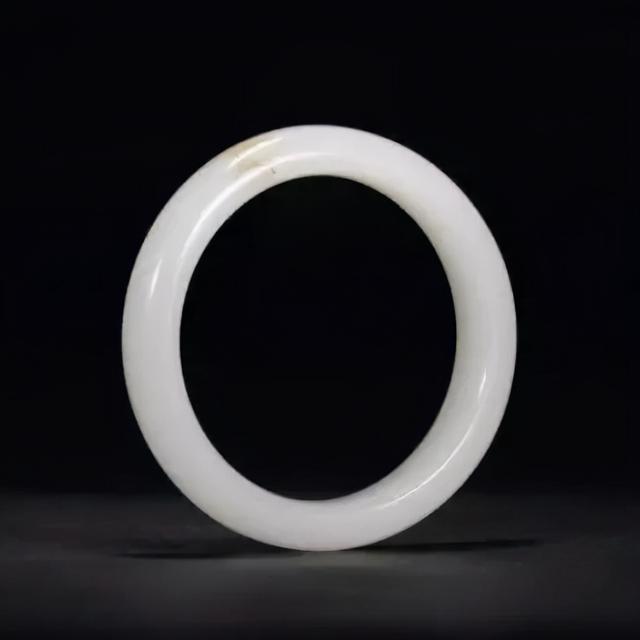 翡翠手镯有几种种类翡翠手镯分类-第6张图片-翡翠网 翡翠手镯有几种种类翡翠手镯分类-第6张图片-翡翠网