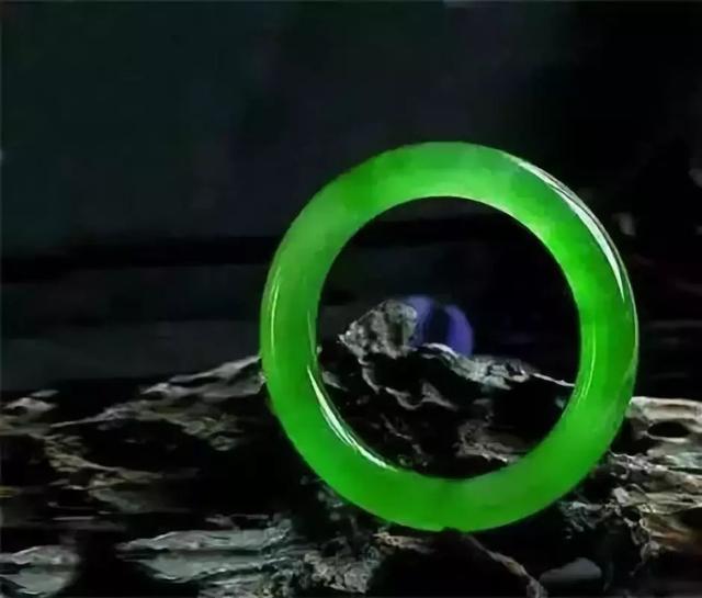 豆糯种翡翠手镯,豆糯种翡翠手镯多少钱-第1张图片-翡翠网 豆糯种翡翠手镯,豆糯种翡翠手镯多少钱-第1张图片-翡翠网