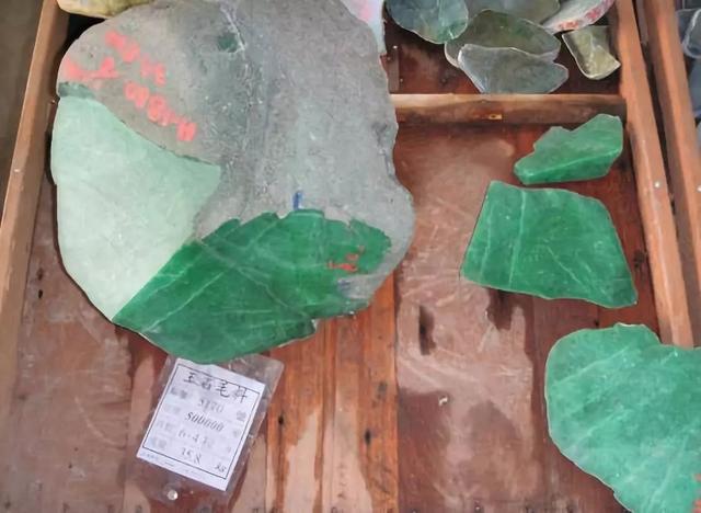 豆糯种翡翠手镯,豆糯种翡翠手镯多少钱-第2张图片-翡翠网 豆糯种翡翠手镯,豆糯种翡翠手镯多少钱-第2张图片-翡翠网