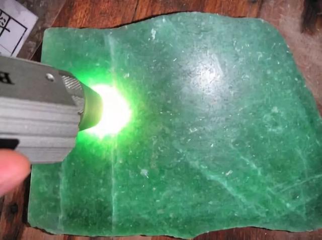 豆糯种翡翠手镯,豆糯种翡翠手镯多少钱-第4张图片-翡翠网 豆糯种翡翠手镯,豆糯种翡翠手镯多少钱-第4张图片-翡翠网