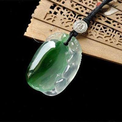 浅绿色翡翠手镯两种颜色好不好,翡翠手镯整体颜色均匀浅绿色-第6张图片-翡翠网 浅绿色翡翠手镯两种颜色好不好,翡翠手镯整体颜色均匀浅绿色-第6张图片-翡翠网