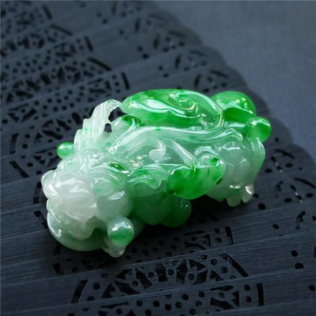 浅绿色翡翠手镯两种颜色好不好,翡翠手镯整体颜色均匀浅绿色-第9张图片-翡翠网 浅绿色翡翠手镯两种颜色好不好,翡翠手镯整体颜色均匀浅绿色-第9张图片-翡翠网