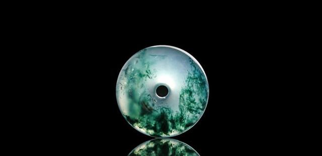 浅绿色翡翠手镯两种颜色好不好,翡翠手镯整体颜色均匀浅绿色-第10张图片-翡翠网 浅绿色翡翠手镯两种颜色好不好,翡翠手镯整体颜色均匀浅绿色-第10张图片-翡翠网