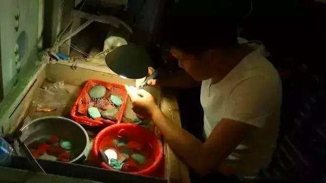 翡翠原石翡翠明料翡翠原石小料人物-第6张图片-翡翠网 翡翠原石翡翠明料翡翠原石小料人物-第6张图片-翡翠网