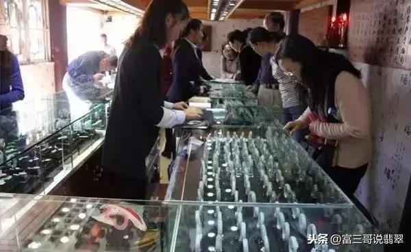 翡翠手把件价格对照表翡翠手把件价格-第4张图片-翡翠网 翡翠手把件价格对照表翡翠手把件价格-第4张图片-翡翠网