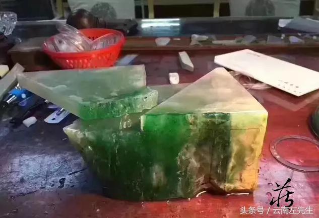 世界上最贵的翡翠原石世界上最贵翡翠原石-第1张图片-翡翠网 世界上最贵的翡翠原石世界上最贵翡翠原石-第1张图片-翡翠网