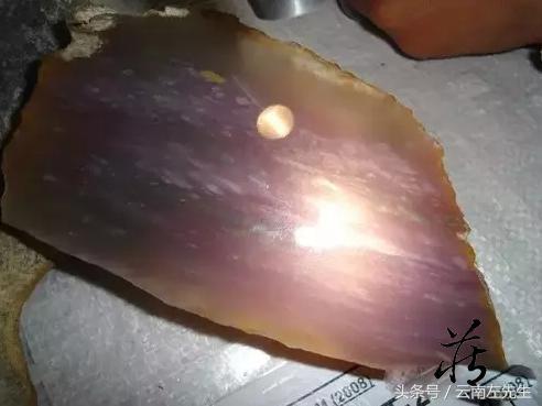 世界上最贵的翡翠原石世界上最贵翡翠原石-第7张图片-翡翠网 世界上最贵的翡翠原石世界上最贵翡翠原石-第7张图片-翡翠网