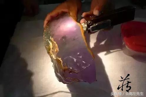 世界上最贵的翡翠原石世界上最贵翡翠原石-第8张图片-翡翠网 世界上最贵的翡翠原石世界上最贵翡翠原石-第8张图片-翡翠网