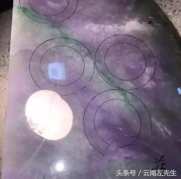 世界上最贵的翡翠原石世界上最贵翡翠原石-第9张图片-翡翠网 世界上最贵的翡翠原石世界上最贵翡翠原石-第9张图片-翡翠网