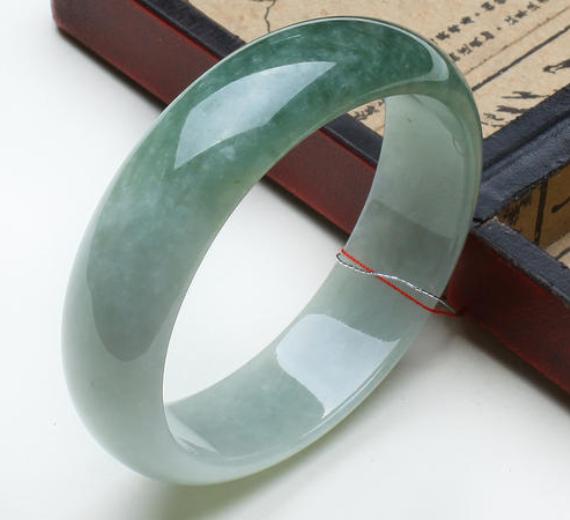 正冰种翡翠手镯现在什么价位,冰种翡翠手镯价位-第1张图片-翡翠网 正冰种翡翠手镯现在什么价位,冰种翡翠手镯价位-第1张图片-翡翠网