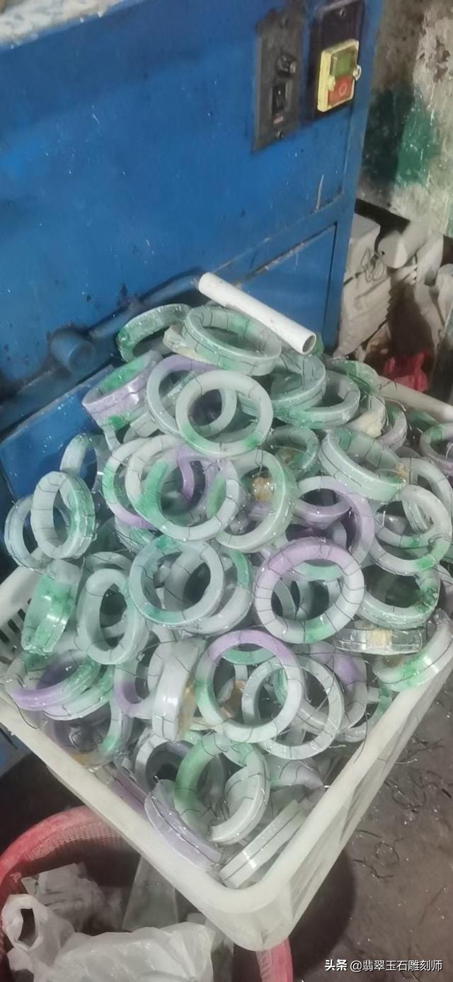 珠宝店回收翡翠手镯吗,去珠宝店买的翡翠手镯好吗-第19张图片-翡翠网 珠宝店回收翡翠手镯吗,去珠宝店买的翡翠手镯好吗-第19张图片-翡翠网