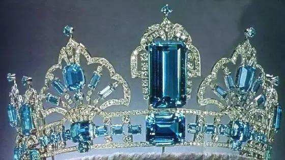 关于海蓝色的翡翠的价格是多少的信息-第1张图片-翡翠网 关于海蓝色的翡翠的价格是多少的信息-第1张图片-翡翠网