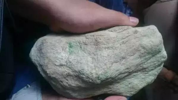 翡翠共生矿原石翡翠的共生矿是什么-第4张图片-翡翠网 翡翠共生矿原石翡翠的共生矿是什么-第4张图片-翡翠网