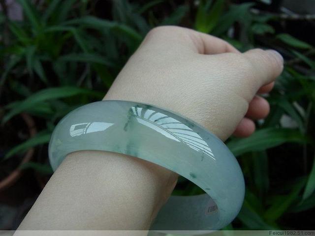 2千价位的翡翠手镯图片的简单介绍-第5张图片-翡翠网 2千价位的翡翠手镯图片的简单介绍-第5张图片-翡翠网