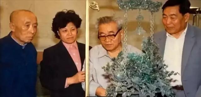 慈禧翡翠首饰图片,慈禧翡翠原石图片-第8张图片-翡翠网 慈禧翡翠首饰图片,慈禧翡翠原石图片-第8张图片-翡翠网