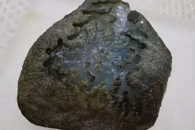 原石开玻璃种翡翠,翡翠玻璃种冰种原石-第1张图片-翡翠网 原石开玻璃种翡翠,翡翠玻璃种冰种原石-第1张图片-翡翠网