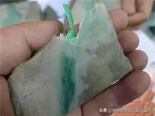 翡翠手镯颜色散开,木那翡翠手镯的棉会散开吗-第4张图片-翡翠网 翡翠手镯颜色散开,木那翡翠手镯的棉会散开吗-第4张图片-翡翠网