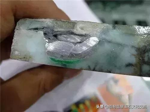 翡翠手镯颜色散开,木那翡翠手镯的棉会散开吗-第5张图片-翡翠网 翡翠手镯颜色散开,木那翡翠手镯的棉会散开吗-第5张图片-翡翠网