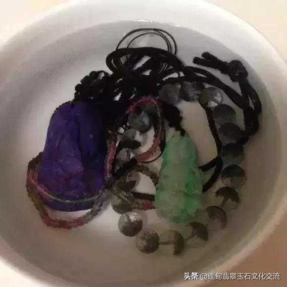 翡翠手镯颜色散开,木那翡翠手镯的棉会散开吗-第8张图片-翡翠网 翡翠手镯颜色散开,木那翡翠手镯的棉会散开吗-第8张图片-翡翠网