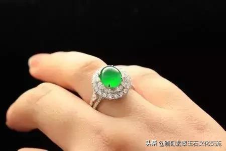 翡翠手镯颜色散开,木那翡翠手镯的棉会散开吗-第10张图片-翡翠网 翡翠手镯颜色散开,木那翡翠手镯的棉会散开吗-第10张图片-翡翠网