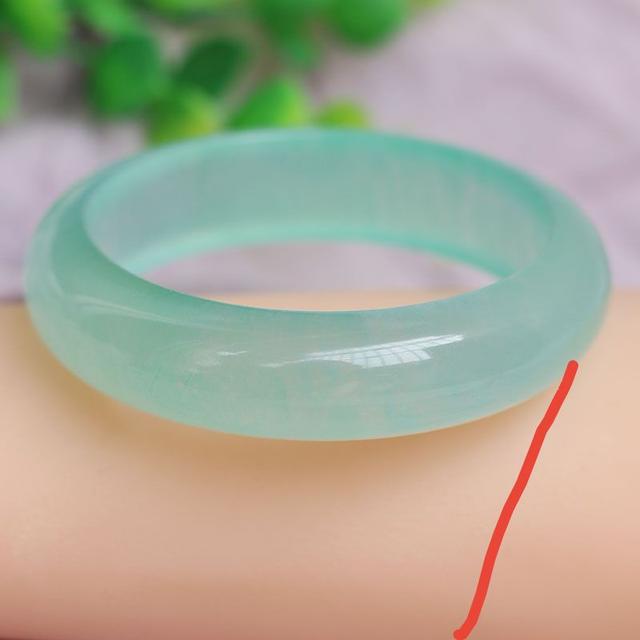 石英岩玉手镯与翡翠手镯鉴别石英岩玉和翡翠手镯的区别图-第1张图片-翡翠网 石英岩玉手镯与翡翠手镯鉴别石英岩玉和翡翠手镯的区别图-第1张图片-翡翠网