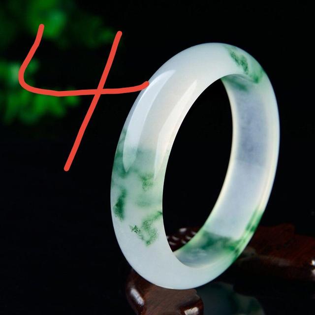 石英岩玉手镯与翡翠手镯鉴别石英岩玉和翡翠手镯的区别图-第4张图片-翡翠网 石英岩玉手镯与翡翠手镯鉴别石英岩玉和翡翠手镯的区别图-第4张图片-翡翠网